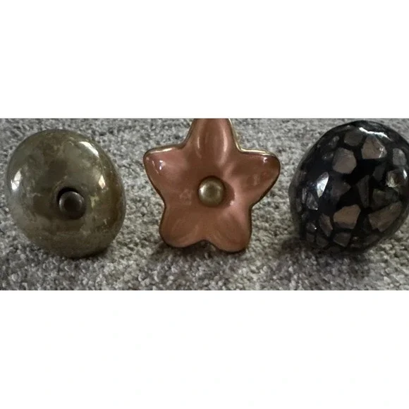 Lot of 3 Assorted Antique-Style Door Pulls/Knobs - Picture 3 of 11